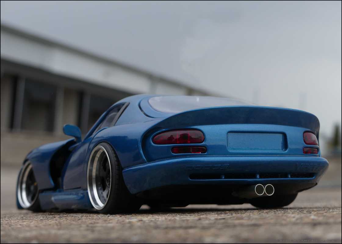 1:18 DODGE VIPER RT/ V10 Coupe Bj.1993 - Sonder-Lackierrung -